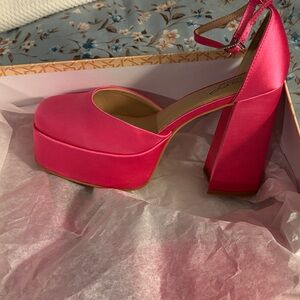 Badgley Mischka Fuchsia Platform Heels